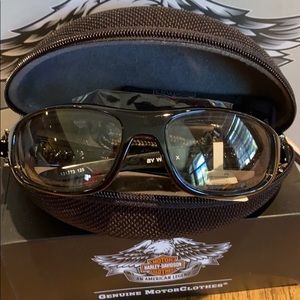 Harley D. HDCUR06 HD LA GRY LENS/Gloss Blck frame